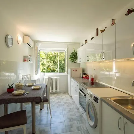 Family - Oasis With Easy Parking Apartment Novi Sad