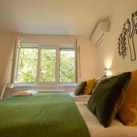 Family - Oasis With Easy Parking Apartment