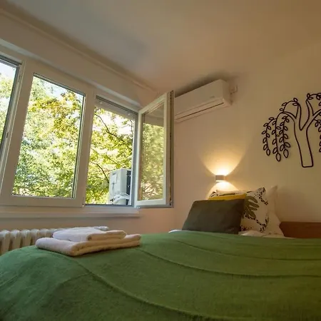 Family - Oasis With Easy Parking Apartment
