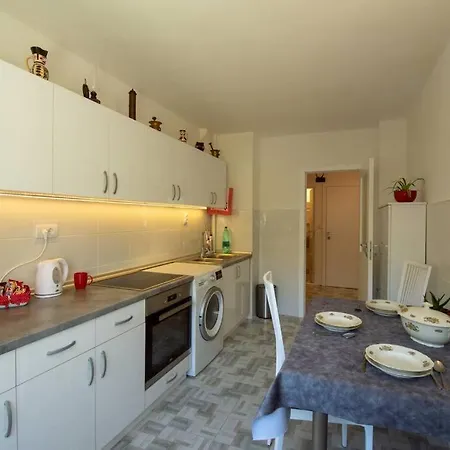 Family - Oasis With Easy Parking Novi Sad
