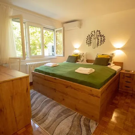 Family - Oasis With Easy Parking Apartment