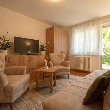 Family - Oasis With Easy Parking Novi Sad