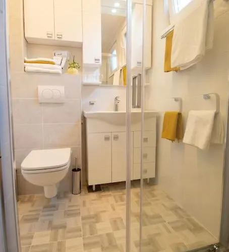 아파트 Family - Oasis With Easy Parking 노비사드