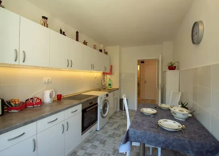 Family - Oasis With Easy Parking 노비사드