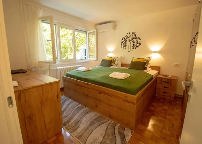 Family - Oasis With Easy Parking 아파트