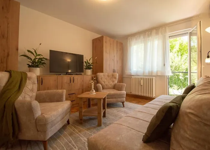 Family - Oasis With Easy Parking 노비사드