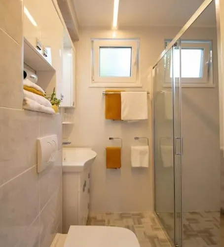 Family - Oasis With Easy Parking * 노비사드